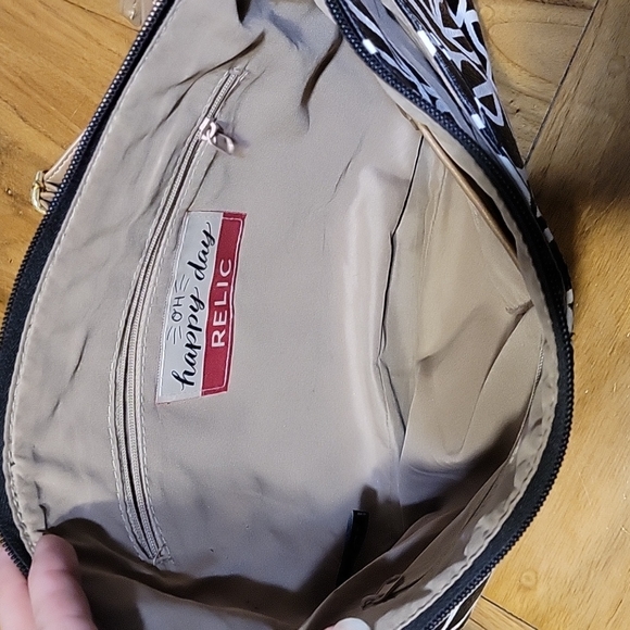 NWOT Relic Oh Happy Day black and white w/ tan adjustable strap crossbody purse - Picture 5 of 11